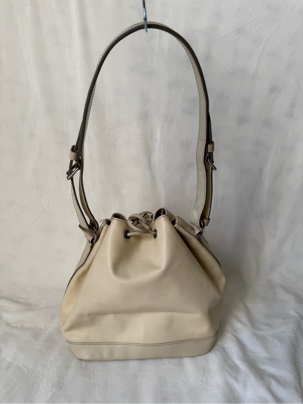 Louis Vuitton Petit Noe Yvoire/White in Epi Leather